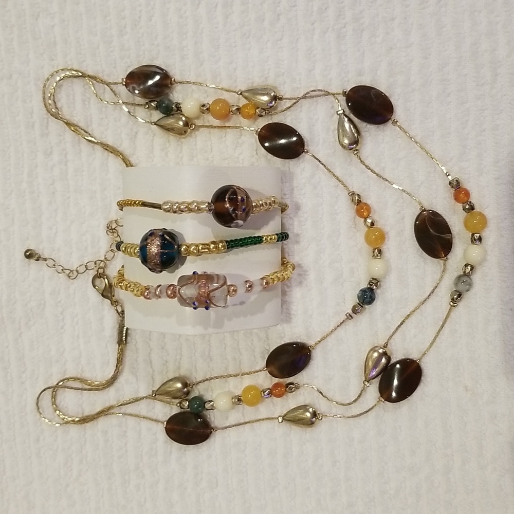 Dragonfly boutique necklace and 3 matching stretch bracelets